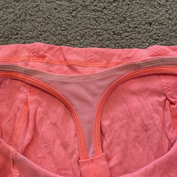 Lululemon work out top - Picture 7 of 8